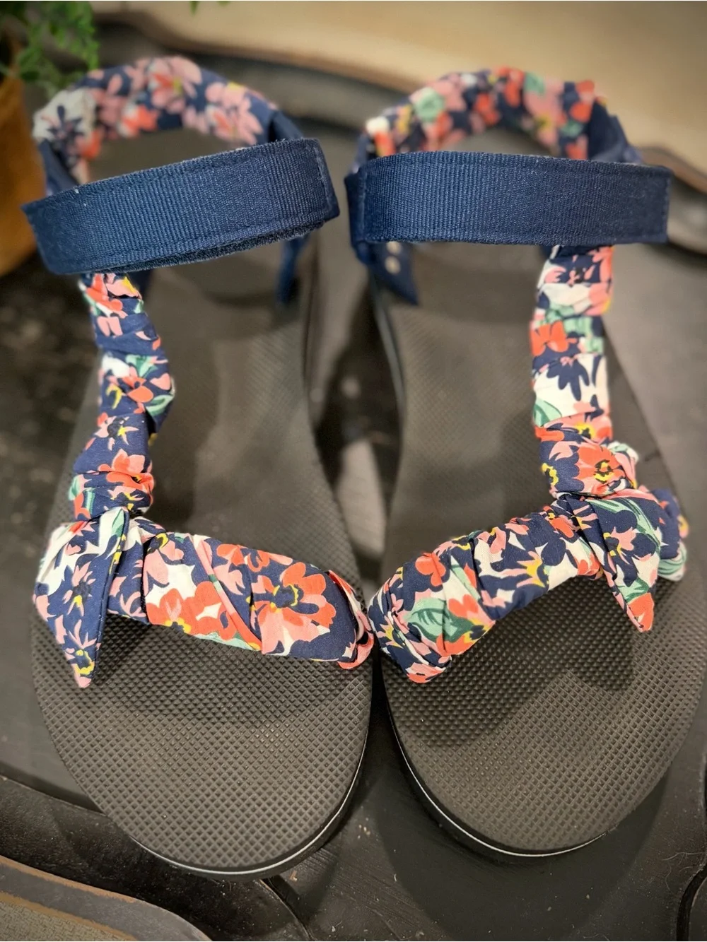 NEW! Joules Navy Floral Platform Sandals with Black Footbed